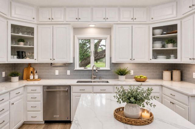 330 Live Oak Hills CT, San Marcos, TX 78666