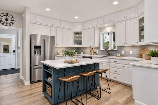 330 Live Oak Hills CT, San Marcos, TX 78666