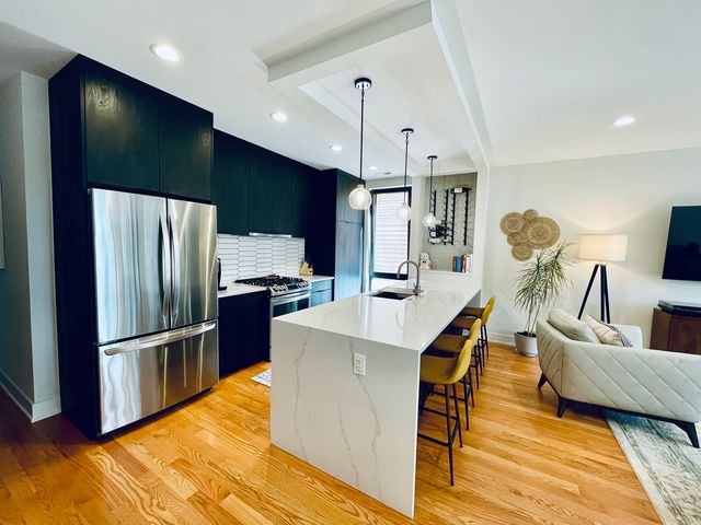 3644 W Belmont Avenue 2, Chicago, IL 60618