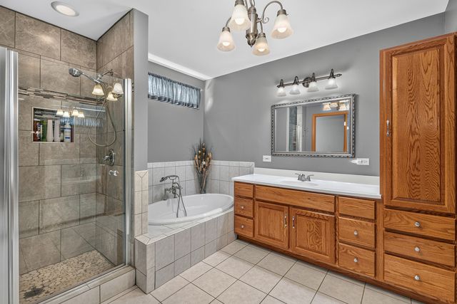 16542 Eastlake Parkway, Lockport, IL 60441