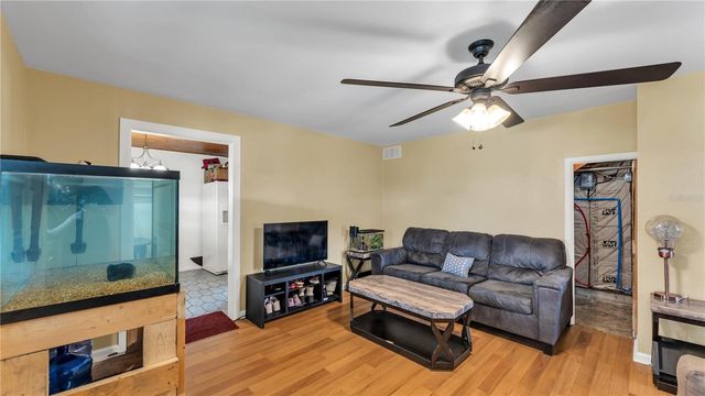 809 W CANAL STREET, Mulberry, FL 33860