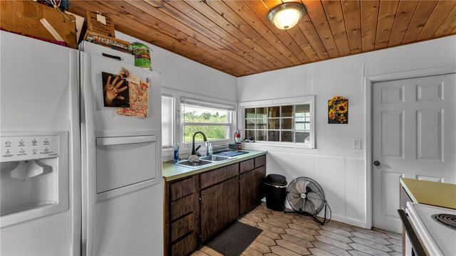 809 W CANAL STREET, Mulberry, FL 33860