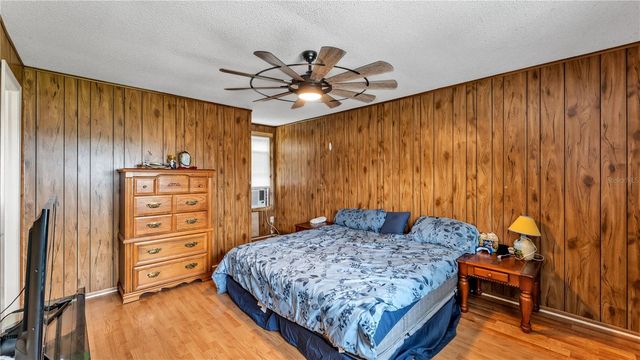 809 W CANAL STREET, Mulberry, FL 33860