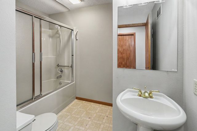 416 E 15th Street, Pella, IA 50219