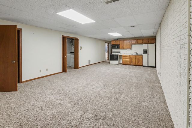 416 E 15th Street, Pella, IA 50219