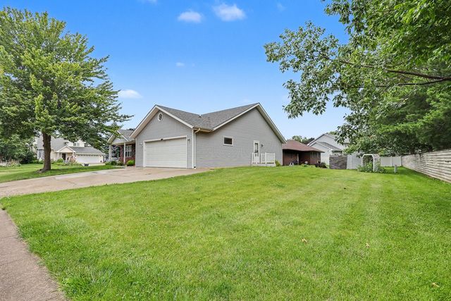 416 E 15th Street, Pella, IA 50219
