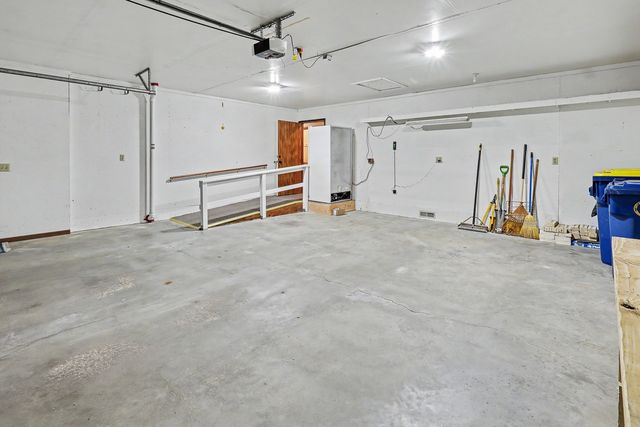 416 E 15th Street, Pella, IA 50219