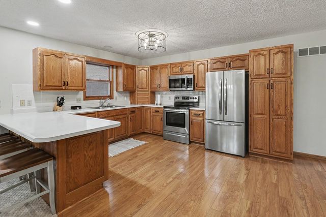 416 E 15th Street, Pella, IA 50219