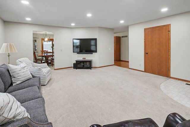 416 E 15th Street, Pella, IA 50219