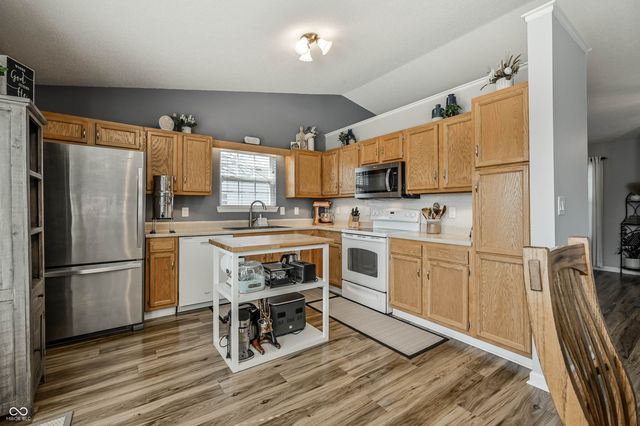 237 Broadmoor, Pittsboro, IN 46167