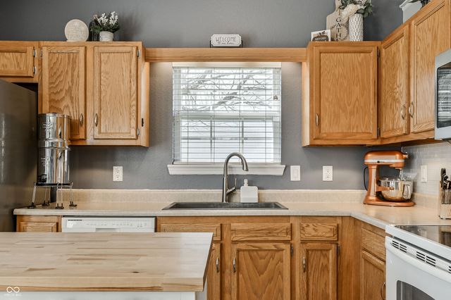 237 Broadmoor, Pittsboro, IN 46167