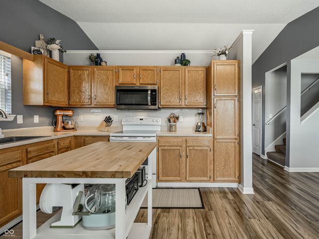 237 Broadmoor, Pittsboro, IN 46167