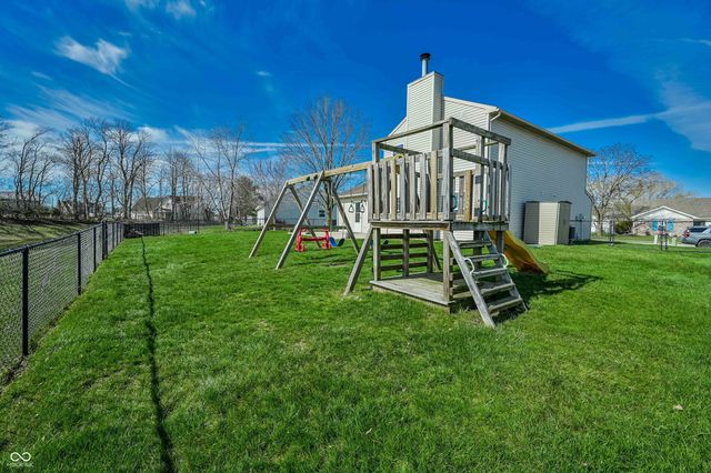 237 Broadmoor, Pittsboro, IN 46167