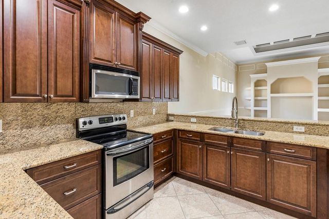 2081 SW Bayshore Boulevard, Port St Lucie, FL 34984