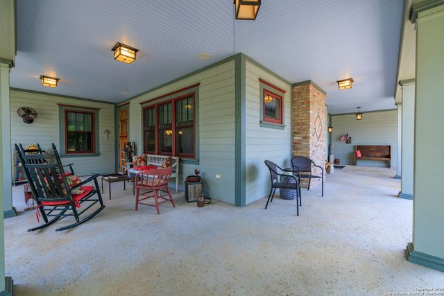 923 Hawthorn Lane, Fredericksburg, TX 78624