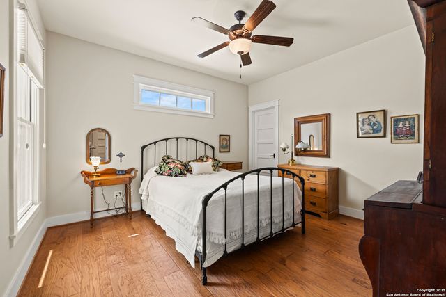 923 Hawthorn Lane, Fredericksburg, TX 78624