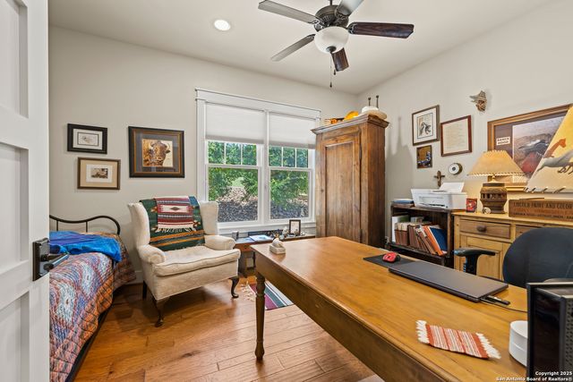 923 Hawthorn Lane, Fredericksburg, TX 78624