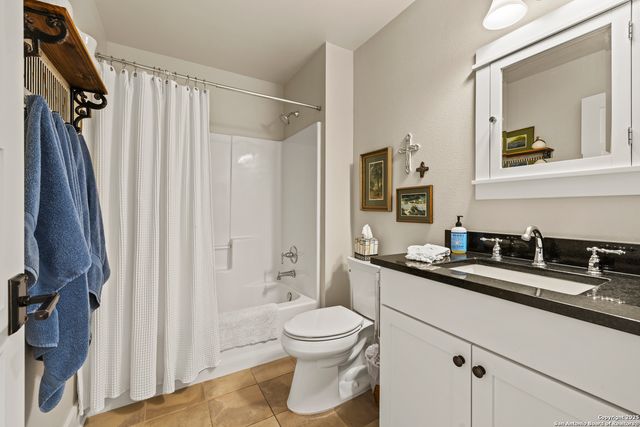 923 Hawthorn Lane, Fredericksburg, TX 78624