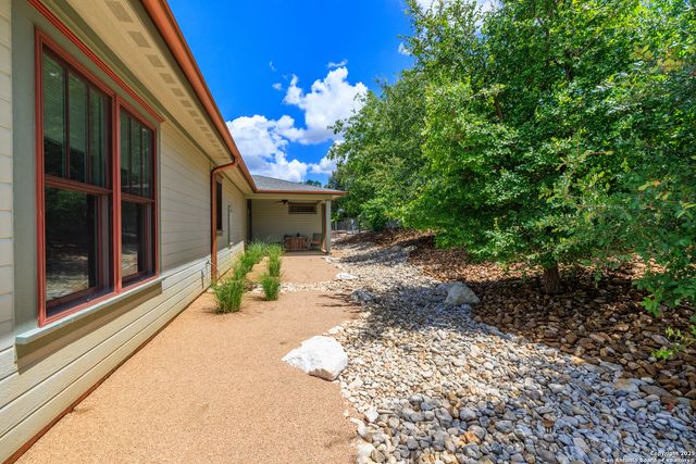 923 Hawthorn Lane, Fredericksburg, TX 78624