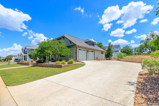 923 Hawthorn Lane, Fredericksburg, TX 78624