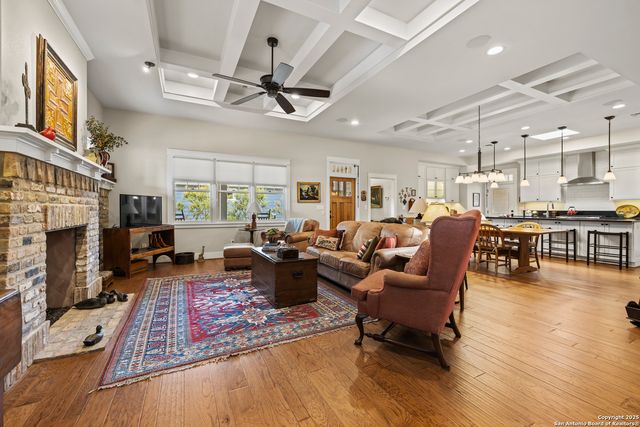923 Hawthorn Lane, Fredericksburg, TX 78624