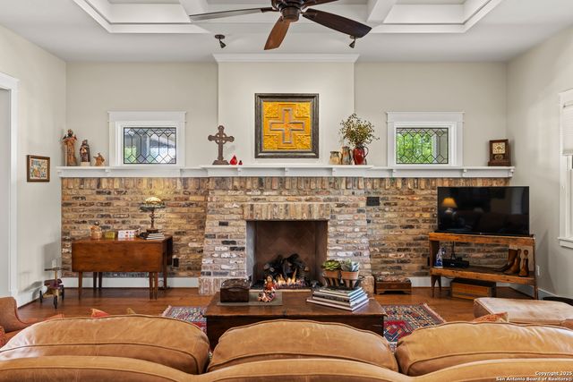 923 Hawthorn Lane, Fredericksburg, TX 78624