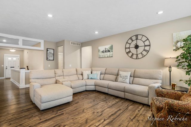 885 Cooks Crossing Drive SE 37, Byron Center, MI 49315