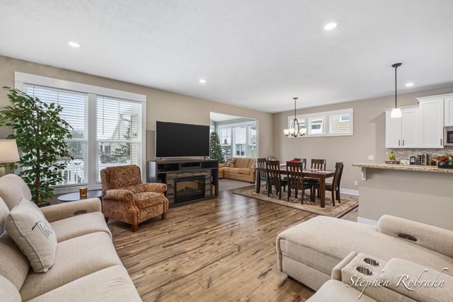 885 Cooks Crossing Drive SE 37, Byron Center, MI 49315