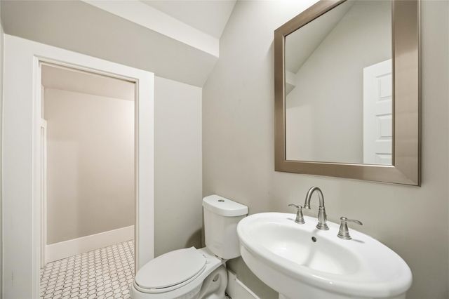 1006 Enid Street B, Houston, TX 77009