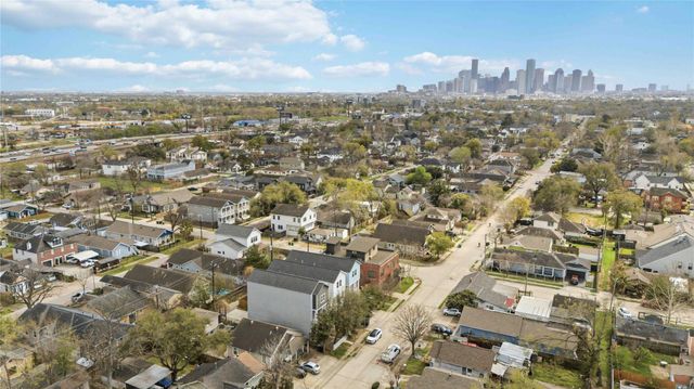 1006 Enid Street B, Houston, TX 77009