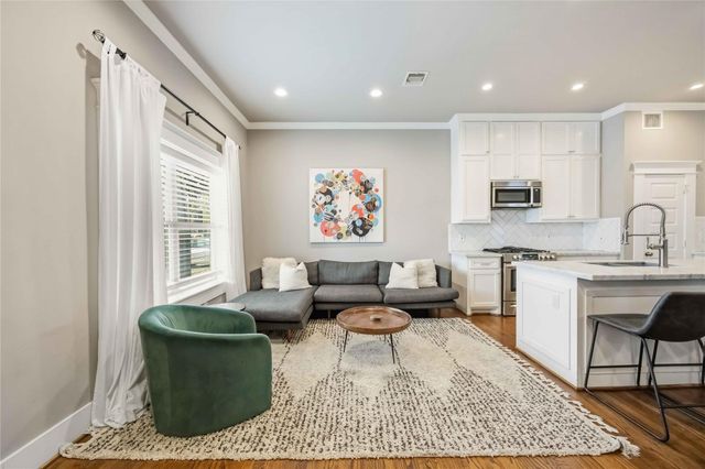 1006 Enid Street B, Houston, TX 77009