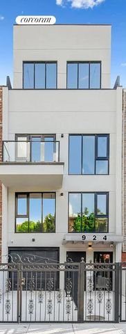 924 LAFAYETTE Avenue GARDEN, New York City, NY 11221