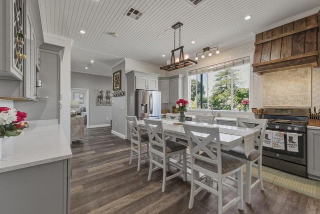 10930 Foothill Avenue, Gilroy, CA 95020