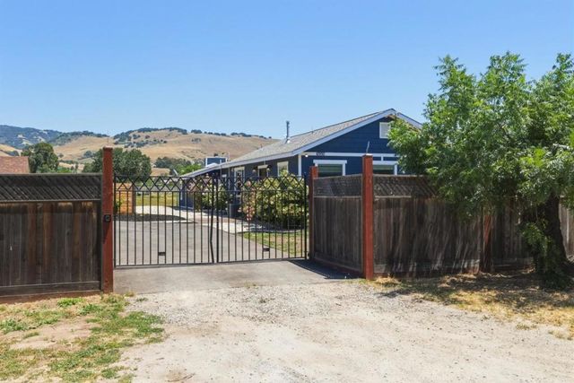 10930 Foothill Avenue, Gilroy, CA 95020