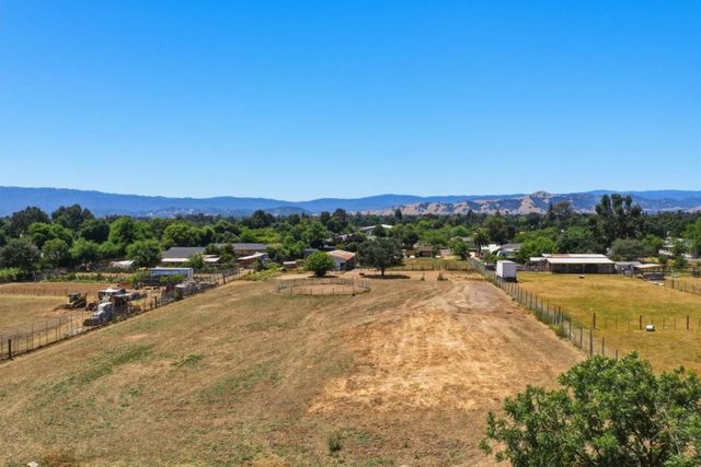 10930 Foothill Avenue, Gilroy, CA 95020
