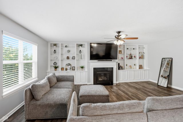 1456 Stormhaven, Greenwood, IN 46143