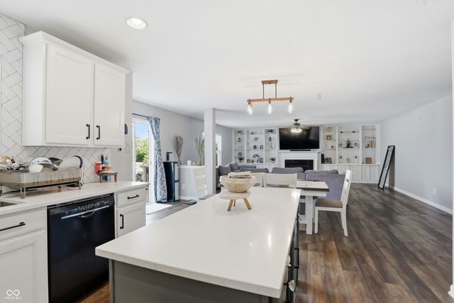 1456 Stormhaven, Greenwood, IN 46143