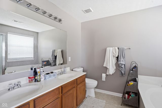 1456 Stormhaven, Greenwood, IN 46143