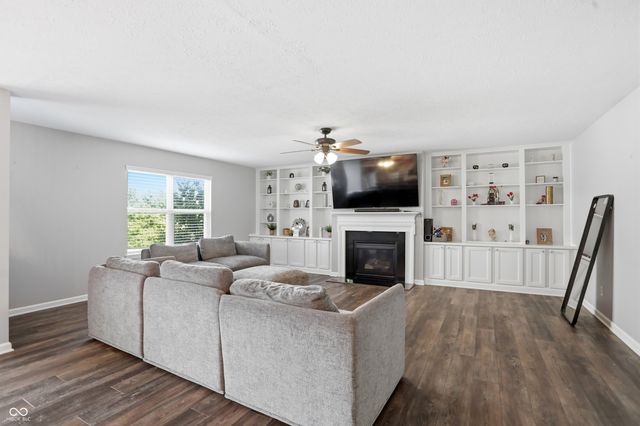 1456 Stormhaven, Greenwood, IN 46143