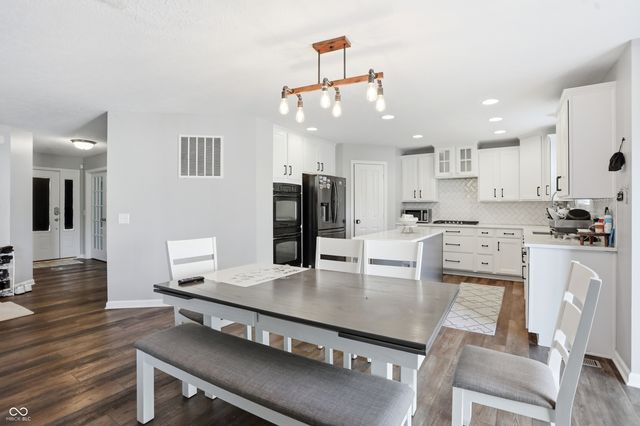 1456 Stormhaven, Greenwood, IN 46143
