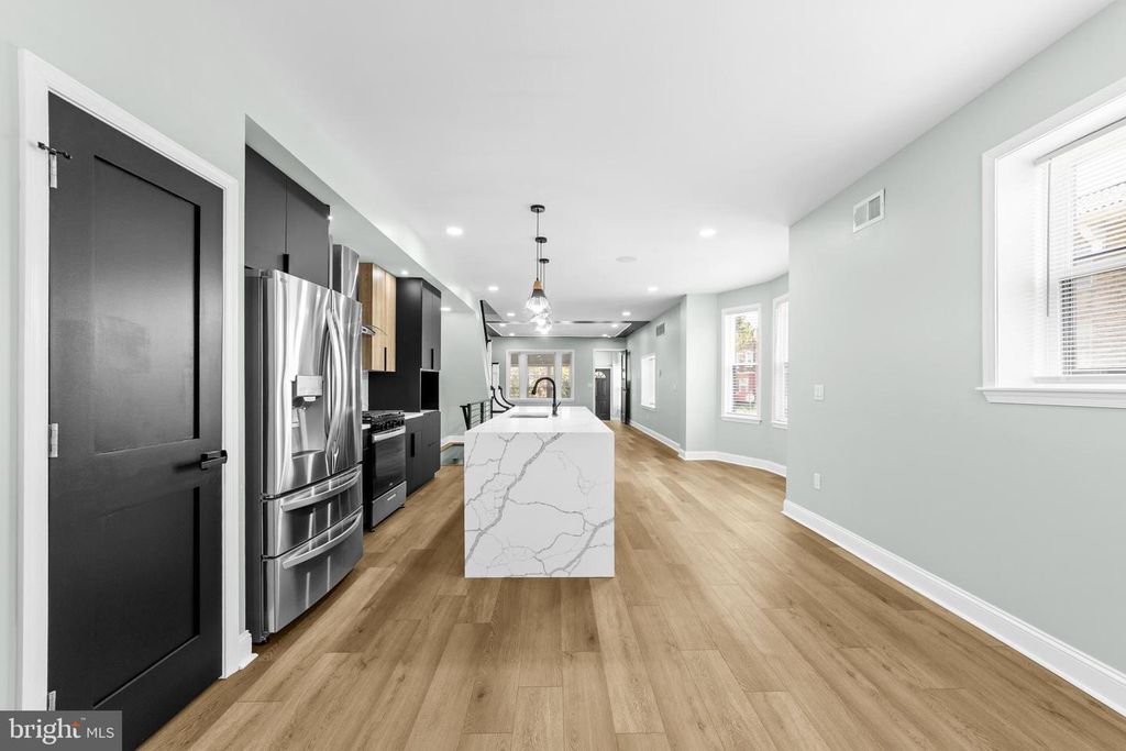 914 W DUNCANNON AVE, Philadelphia, PA 19141