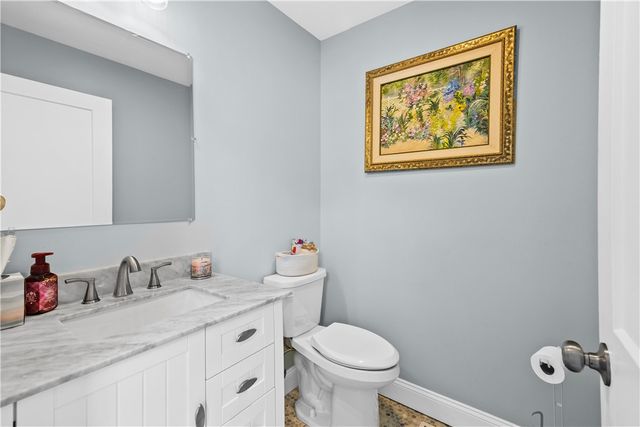 18 North Water Street, Portsmouth, RI 02871