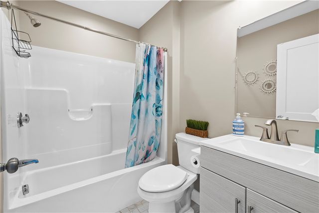 18 North Water Street, Portsmouth, RI 02871