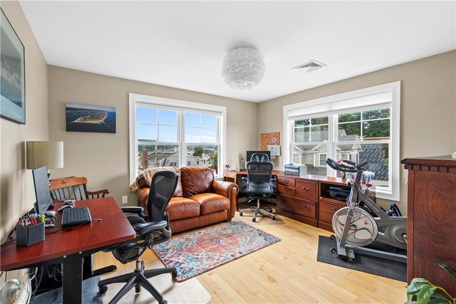18 North Water Street, Portsmouth, RI 02871