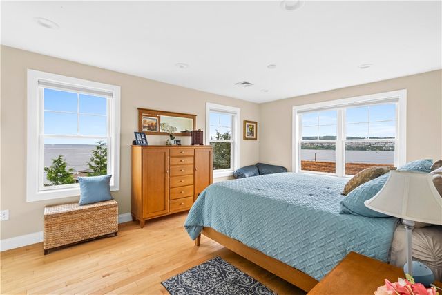 18 North Water Street, Portsmouth, RI 02871
