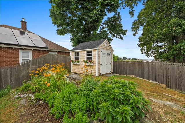 18 North Water Street, Portsmouth, RI 02871