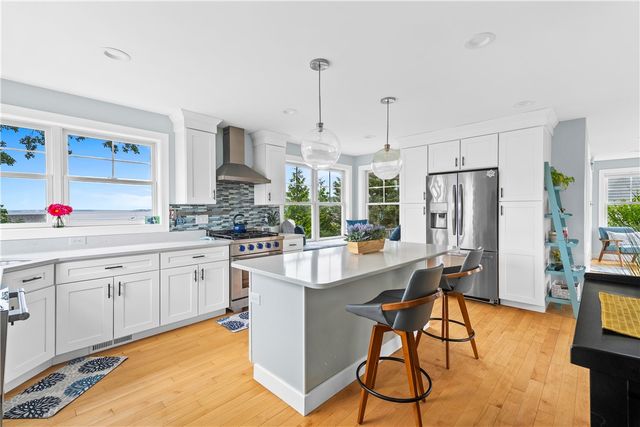 18 North Water Street, Portsmouth, RI 02871