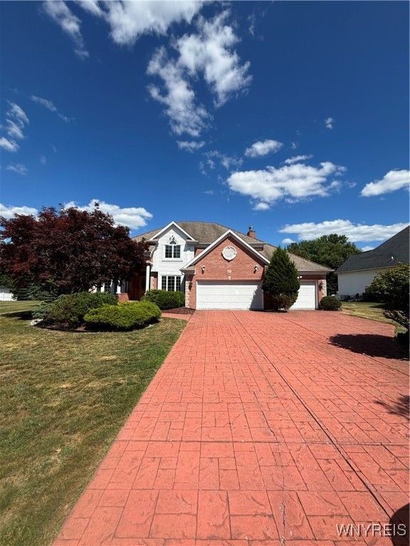 27 Rolling Woods Lane, West Seneca, NY 14224