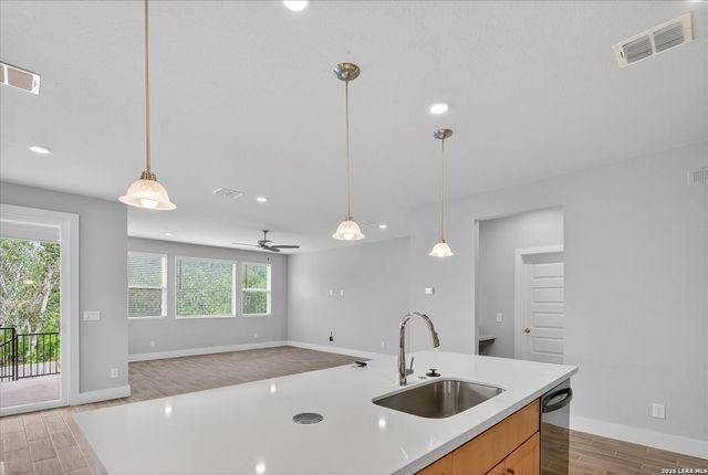 7154 Walkers Loop, Live Oak, TX 78233