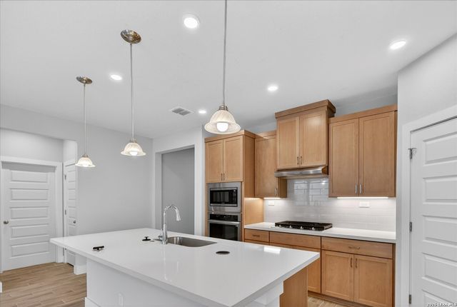 7154 Walkers Loop, Live Oak, TX 78233